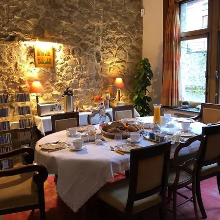 Les Claires Bed & Breakfast *
